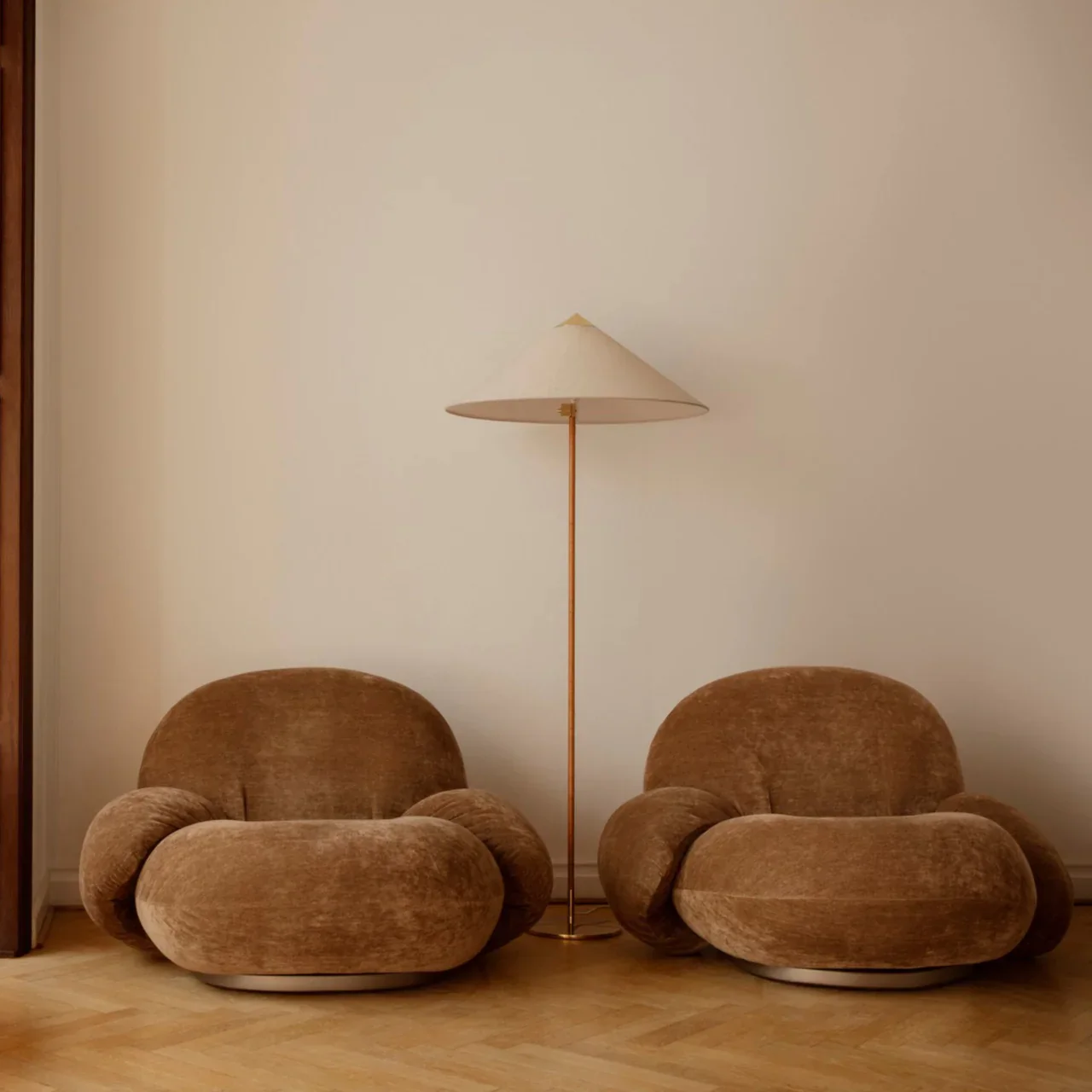 9602 Floor Lamp - Image 3