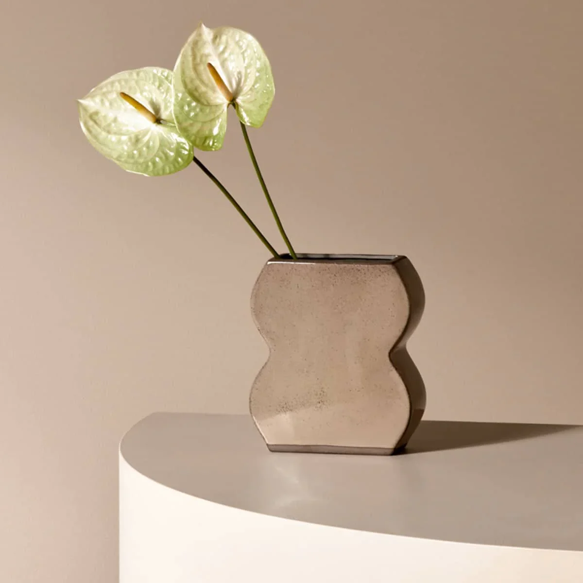 Middle Of Nowhere's Form Vase Small - Image 3