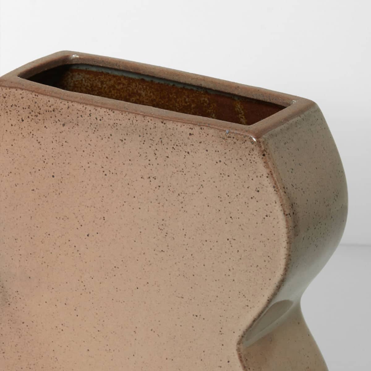 Middle Of Nowhere's Form Vase Small - Image 4