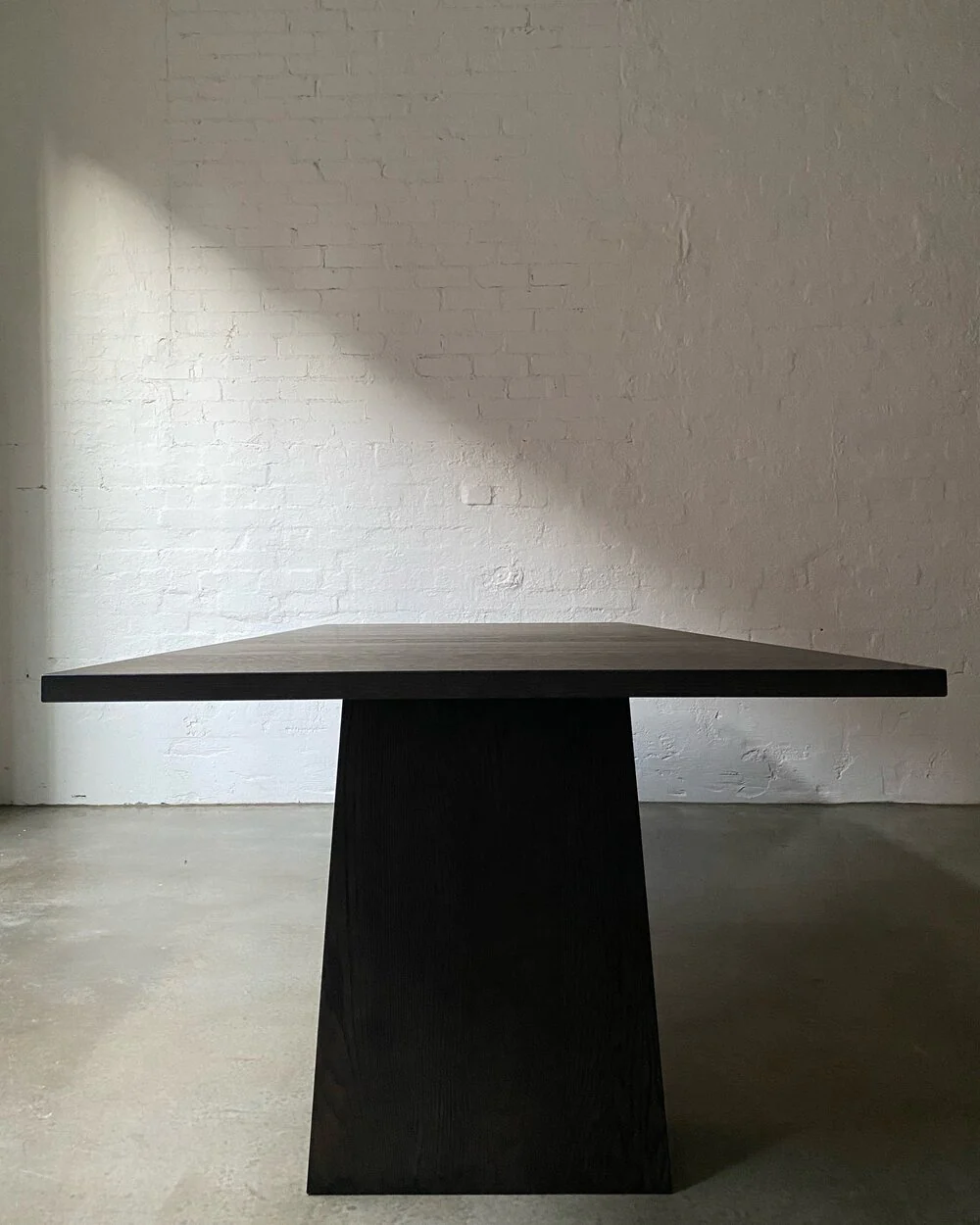 Naylor Dining Table - Image 3