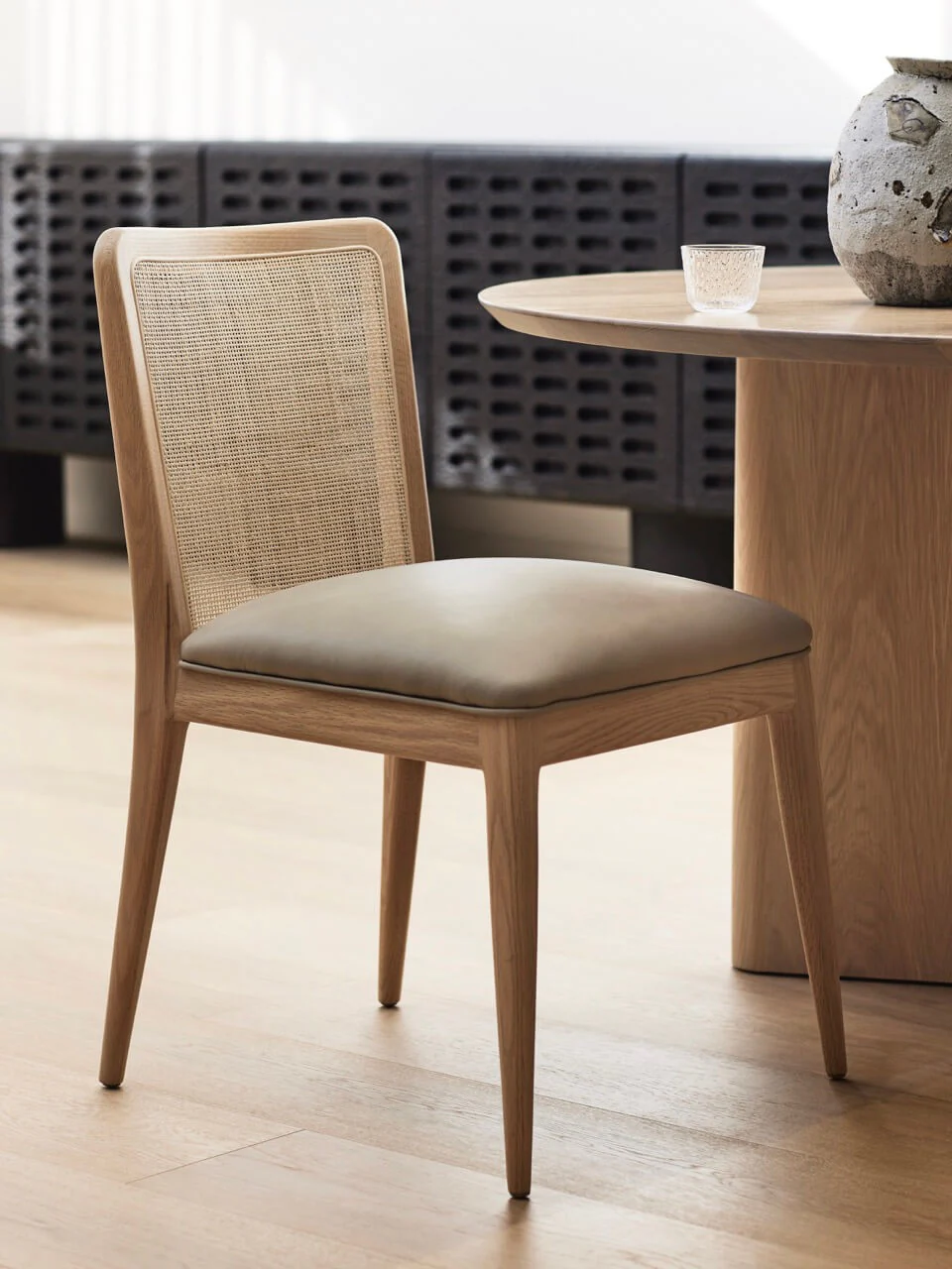 Clover Table - Image 5