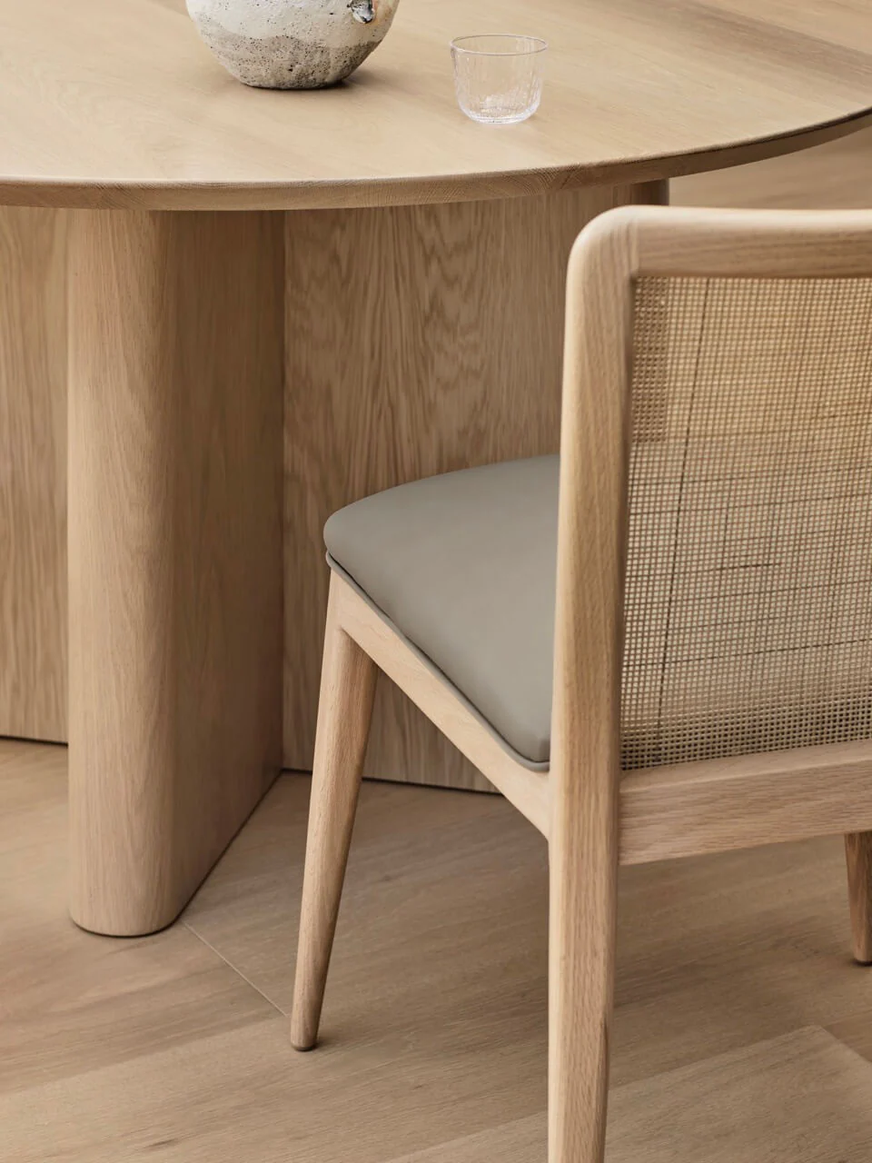 Clover Table - Image 4