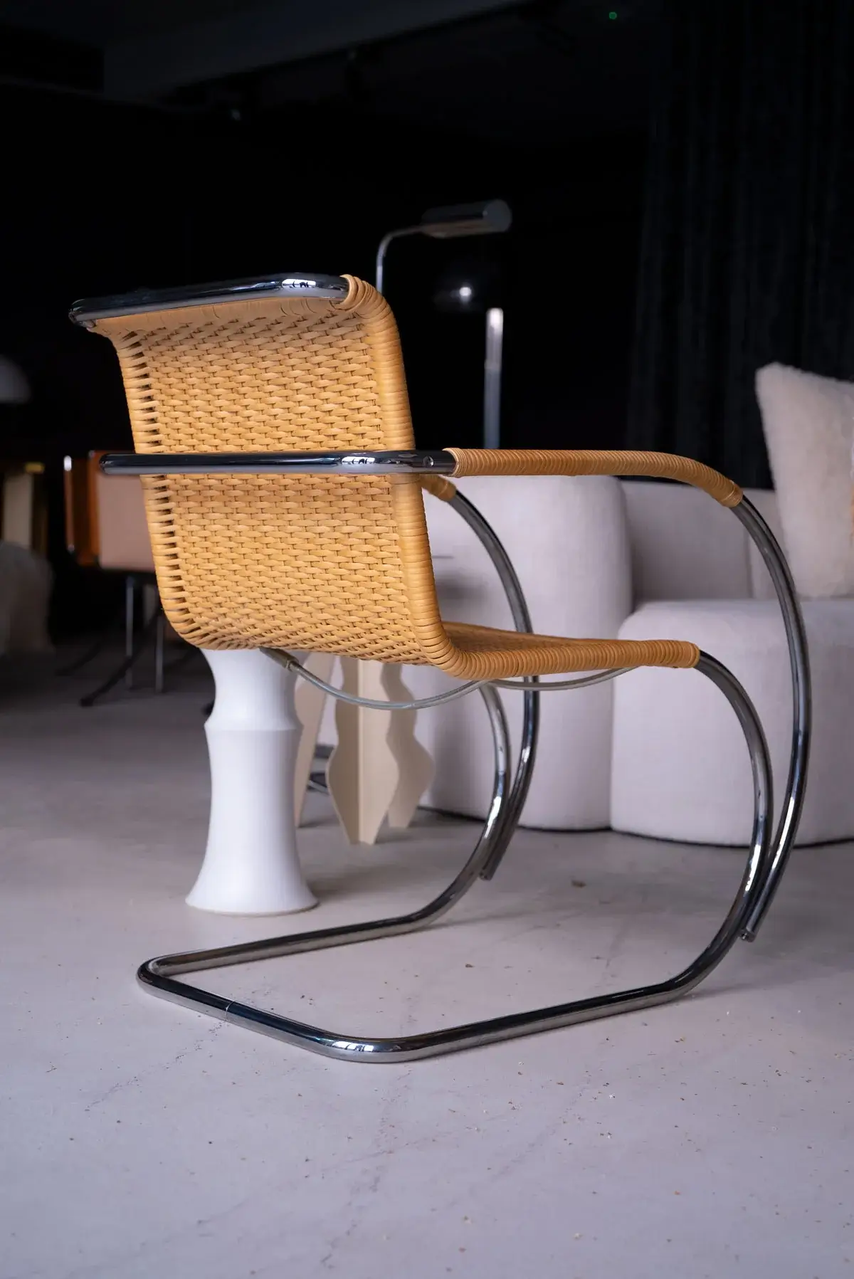 MR20 Armchair - Image 3